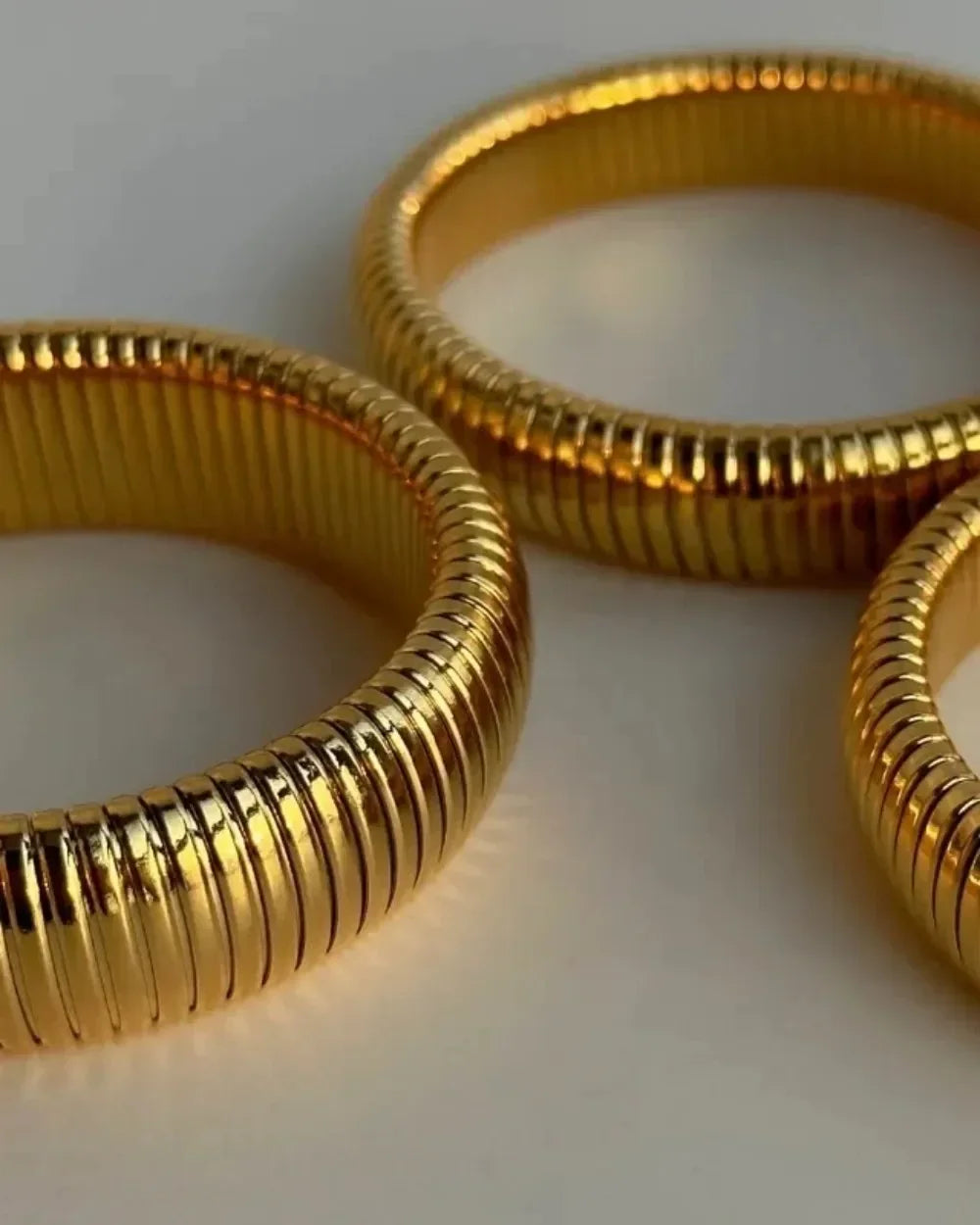 Bracciale “Aligned” – Armonia Essenziale in Argento