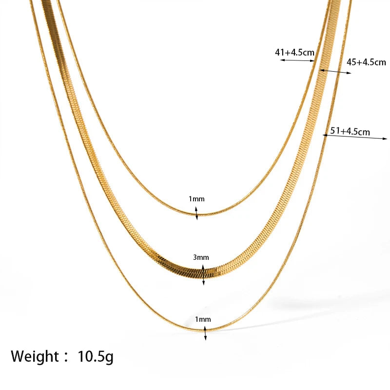 Collana “Trinity” – Connessione in Tre Fili Dorati
