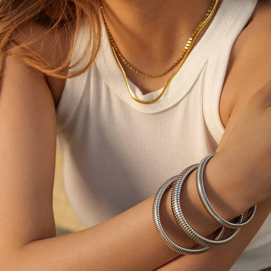 Bracciale “Aligned” – Armonia Essenziale in Argento